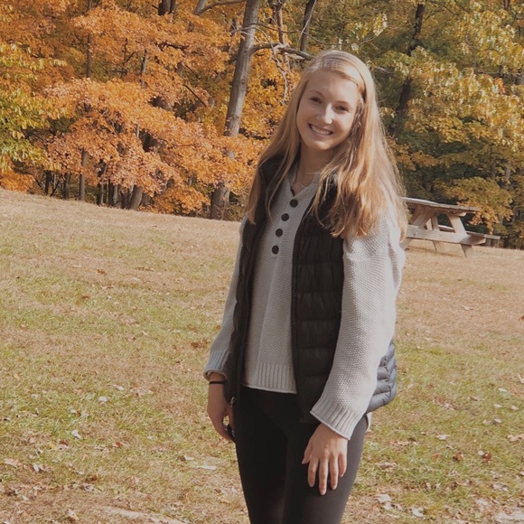 Meet your Posher, Sarah - Picture 1 of 1